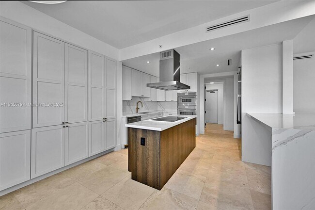 Building Photo - 13637 Deering Bay Dr