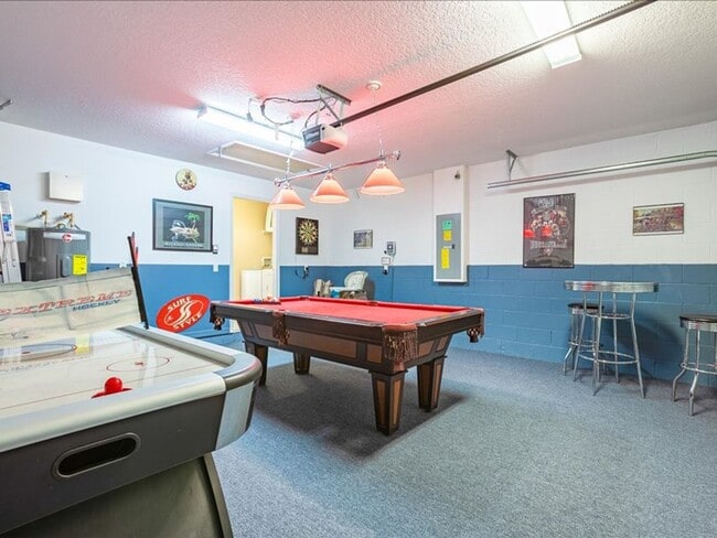 Building Photo - Stunning Fully Furnished 4-Bedroom, 3-Bath...