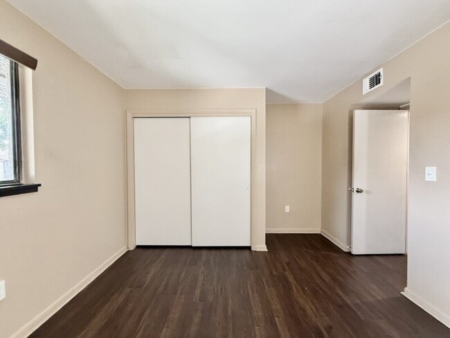 Building Photo - 785 S Village Dr