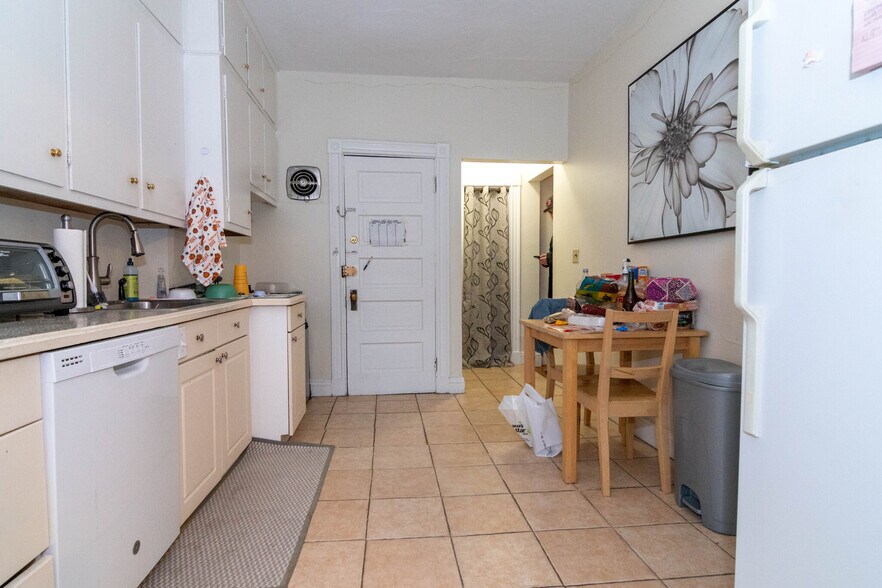 Building Photo - 1232 Beacon St