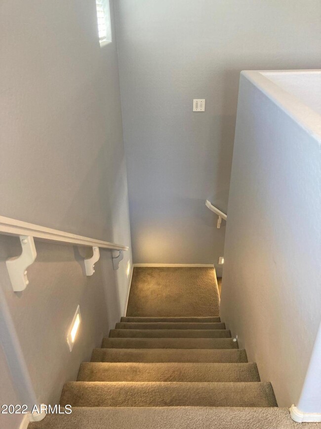 Building Photo - 843 S Swallow Ln