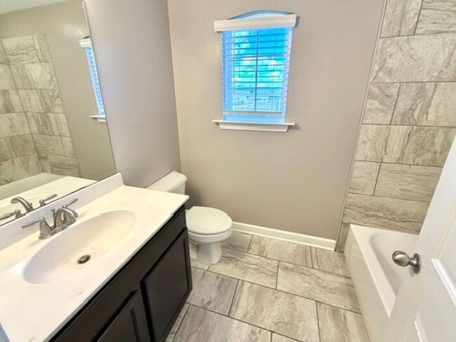 Building Photo - Open House! Now Leasing a 5 Bedroom 3 Bath Home In Olive Branch At Stateline