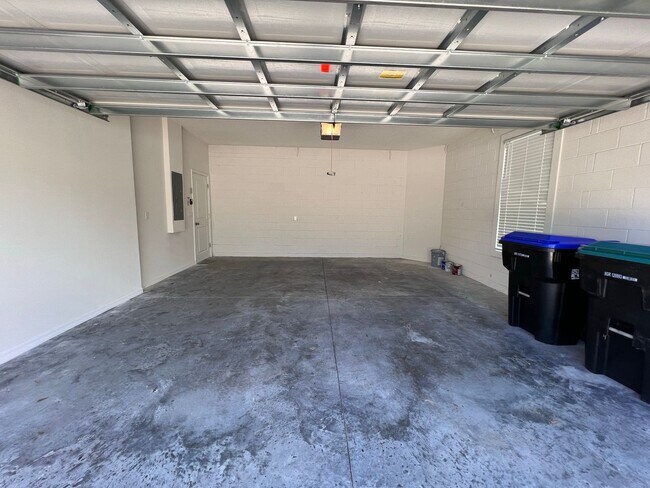 Building Photo - Gorgeous Furnished Home in Winter Garden!