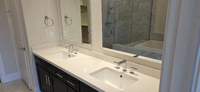 Building Photo - 712 Cage St