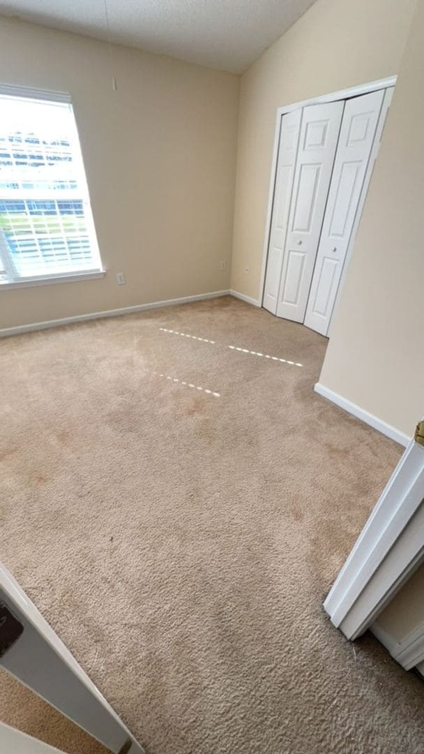 Building Photo - 2 BEDROOM TOWNHOME IN GATED COMMUNITY!