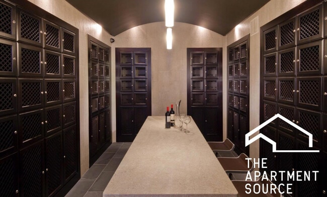 Building Photo - 469 W Huron St