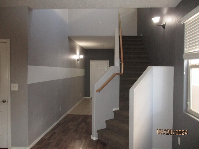 Building Photo - 2432 Violeta Cir SE
