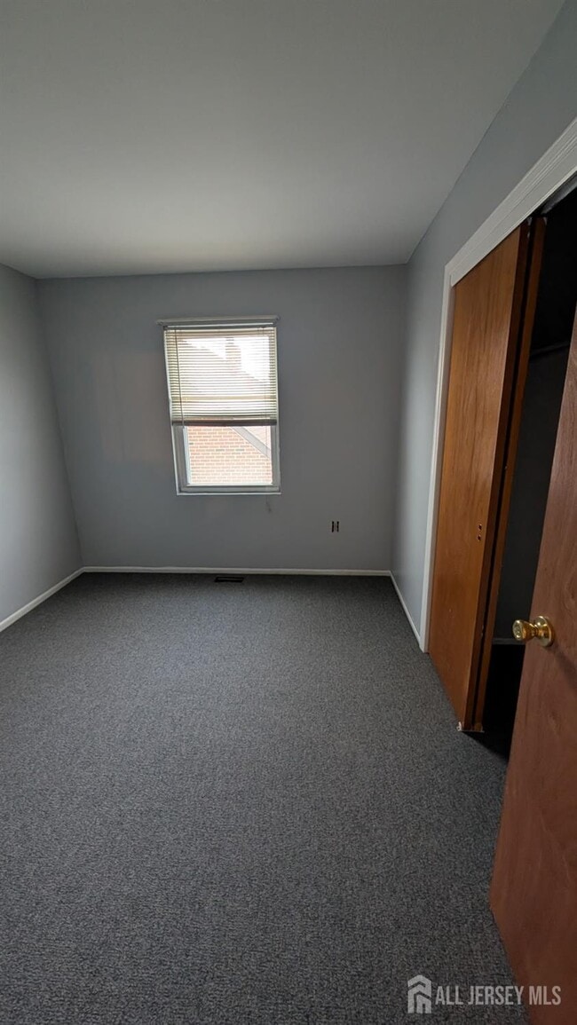 Building Photo - 72 Longfellow St