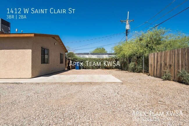 Building Photo - $1495- Lovely 3 Bed /2 Bath Duplex near Si...