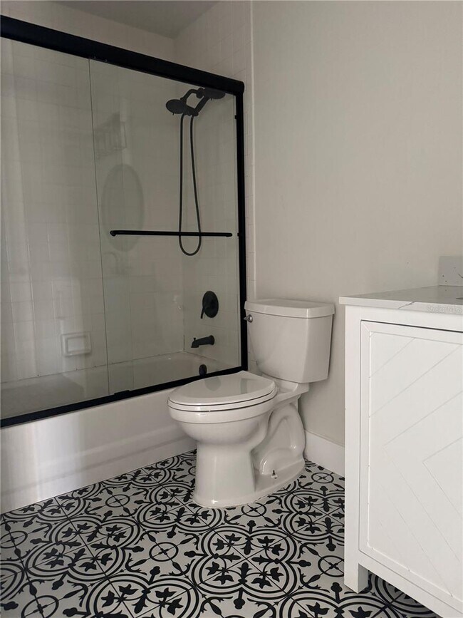 Building Photo - 2652 Hawthorne Ln