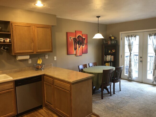 Building Photo - 2020 Grandview Dr