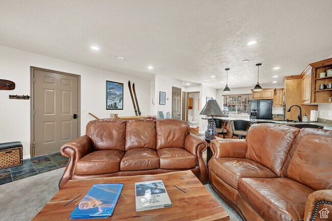 Building Photo - 3521 N Fox Run Dr