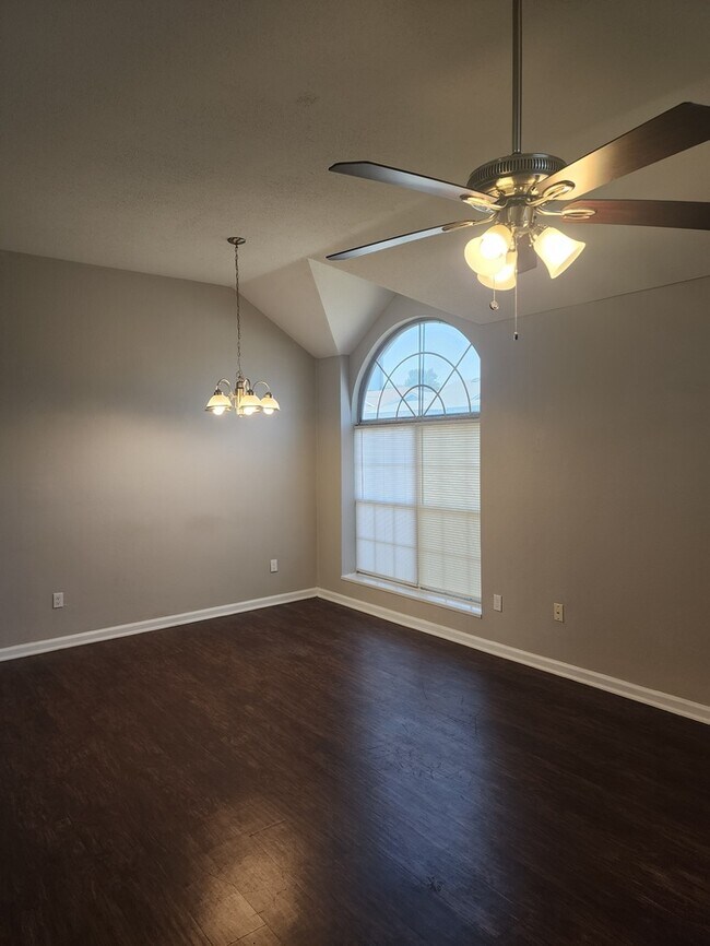 Building Photo - 700 Cross Ridge Ct