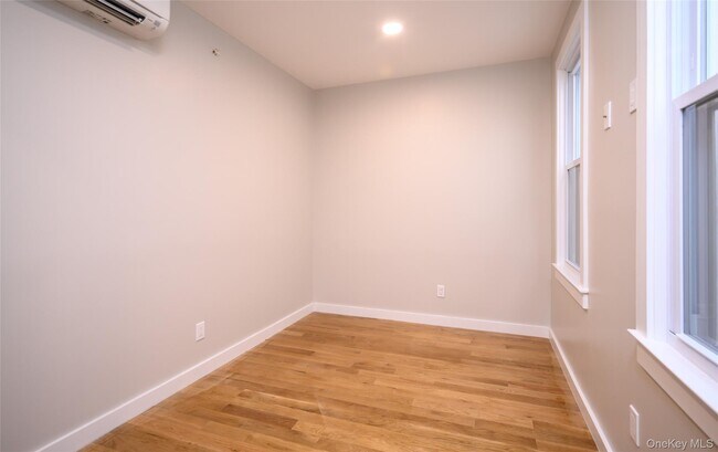 Building Photo - 86 Main St