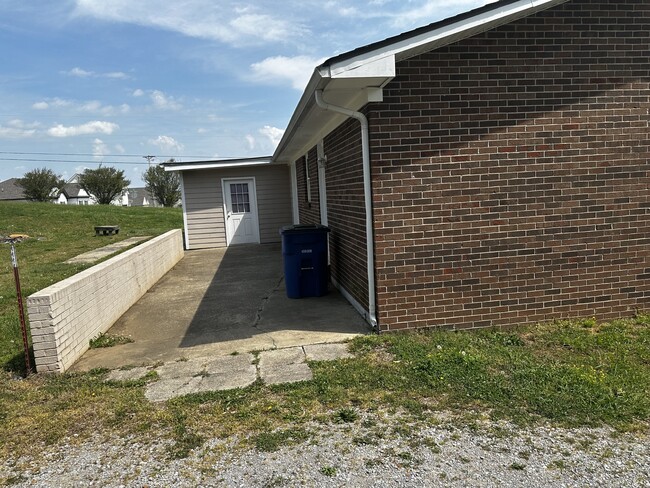 Building Photo - 100 Parker Rd