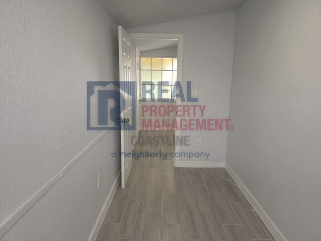 Building Photo - 1415 10th St W