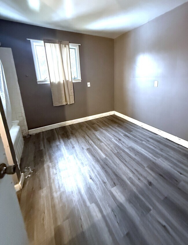 Building Photo - 428 E 27th St