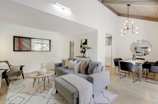 Building Photo - Tranquil Top-Floor End Unit with Stream Views & Resort Amenities — Blocks to Downtown