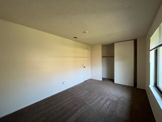 Building Photo - PURE Property Management Presents: Inviting single story two-bedroom condo in Rohnert Park!