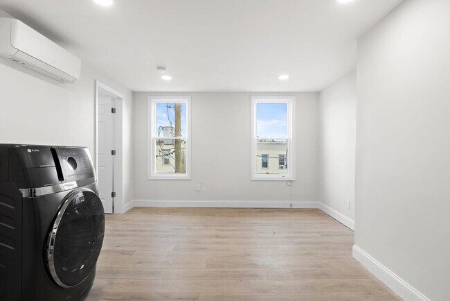 Building Photo - 173 Van Horne St