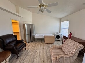 Building Photo - Remodeled, quiet Garden View 1 Bed Studio!