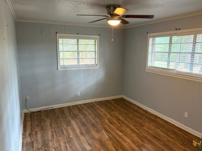 Building Photo - 1301 Manor Pl