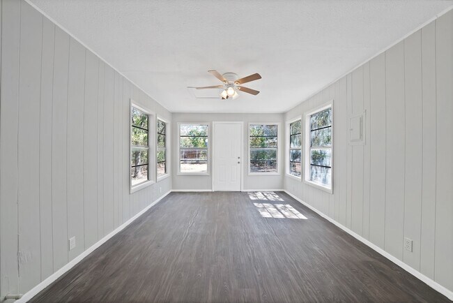 Building Photo - 2305 8th Ave