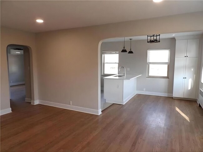 Building Photo - 215 S Ft Thomas Ave