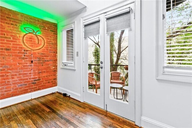 Building Photo - 2840 Peachtree Rd NW