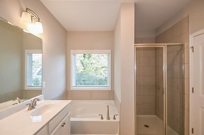 Building Photo - 2501 Ashford Oaks Dr