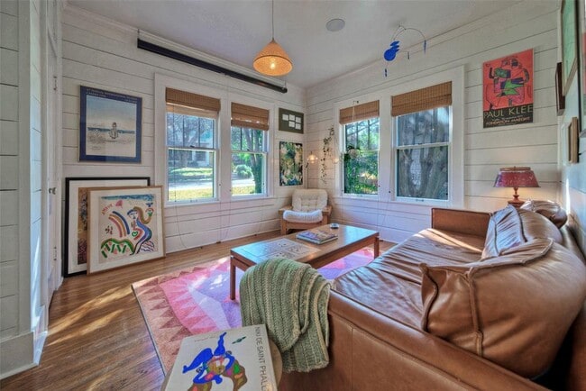 Building Photo - 1704 Alameda Dr