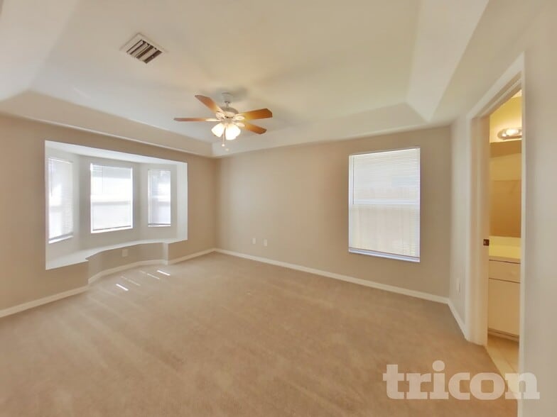 Building Photo - 6739 Summer Haven Dr