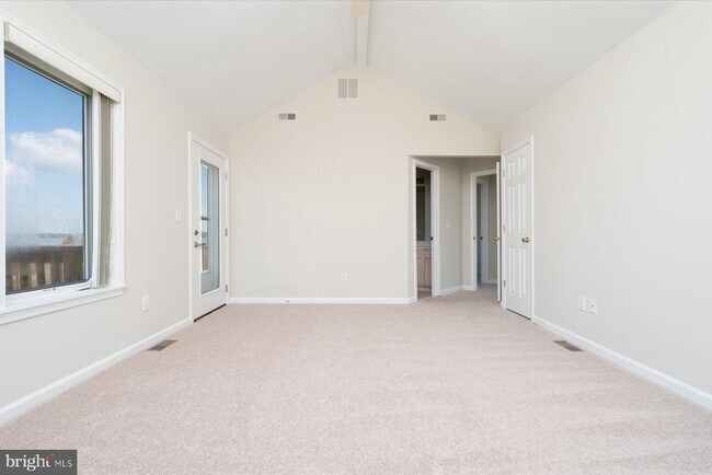 Building Photo - 1100 Paca Dr