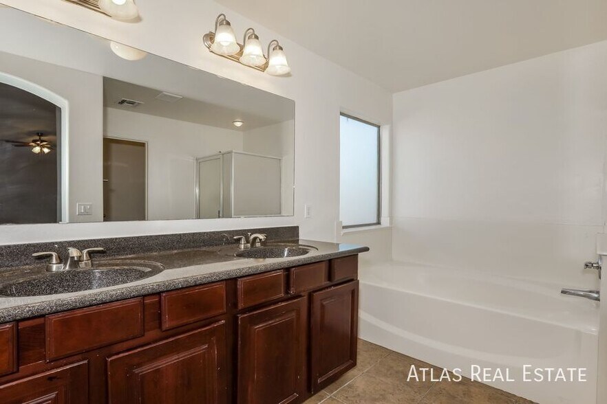 Building Photo - 2726 E Denim Trail