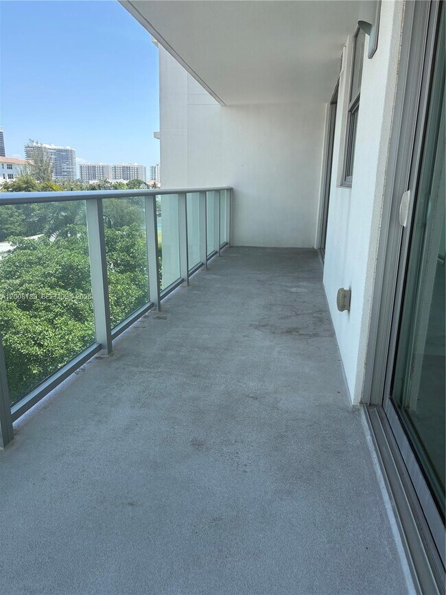 Building Photo - 1025-1092 92nd St