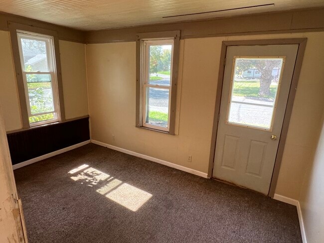 Building Photo - 210 6th St