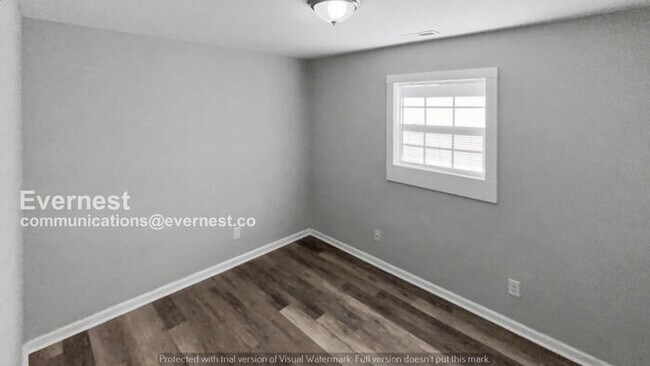 Building Photo - 3 Bed, 2 Bath Home with Off-Street Parking / Pet-Friendly / Vouchers Accepted / Available Now!