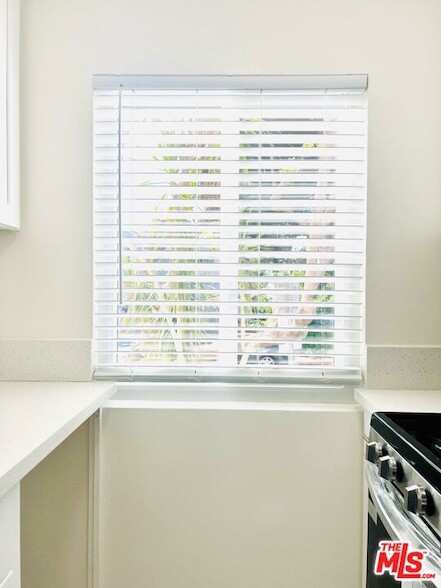 Building Photo - 1860 Alexandria Ave