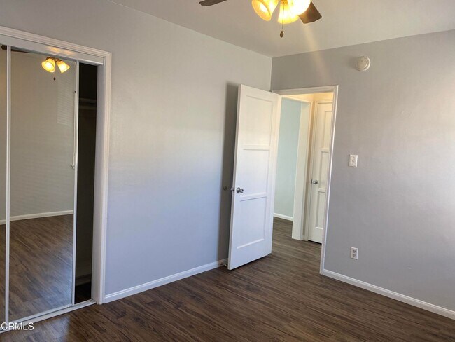 Building Photo - 10117 Haines Canyon Ave