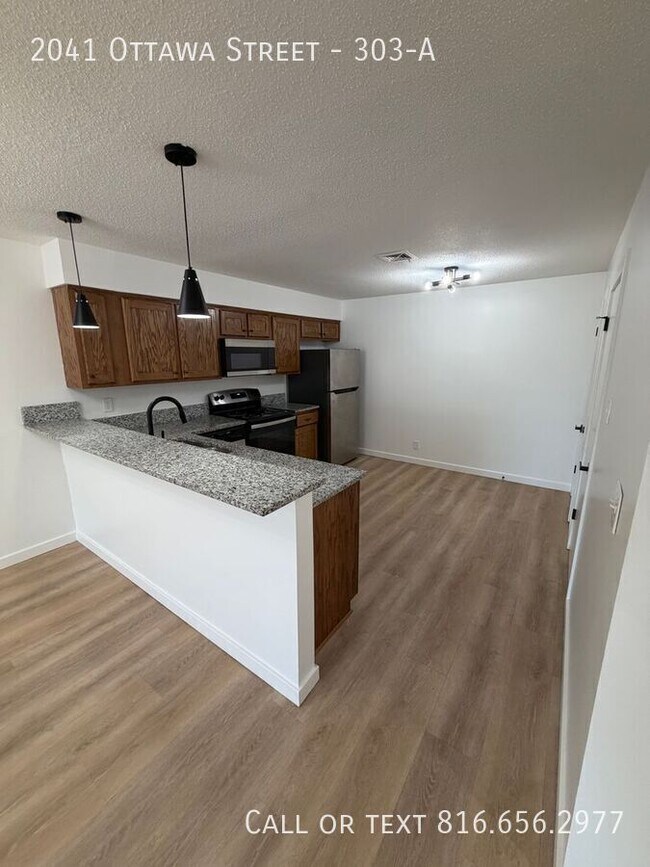 Building Photo - 2041 Ottawa St