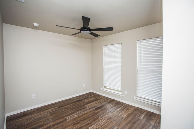 Building Photo - 2126 N Jayton Ave