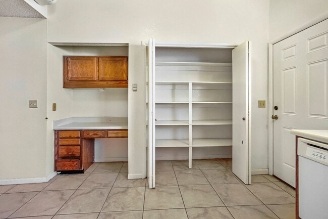 Building Photo - Light-Filled 2-Bed Tucson Rental w/ Vaulte...