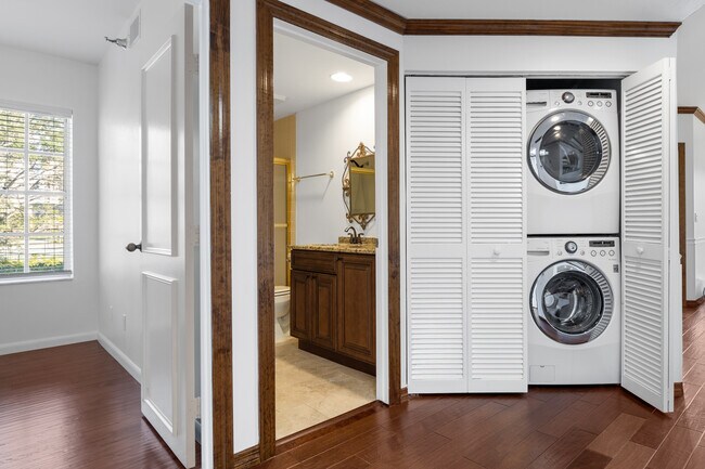 Building Photo - 1000 S Harbour Island Blvd