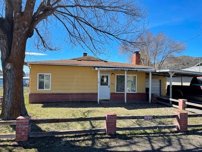 Primary Photo - Cute 2 bedroom home