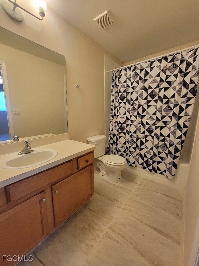 Building Photo - 862 Holmes Ave