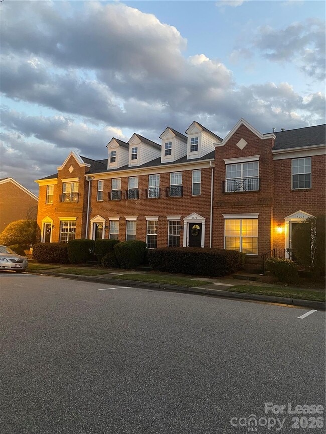 Building Photo - 6928 Creft Cir