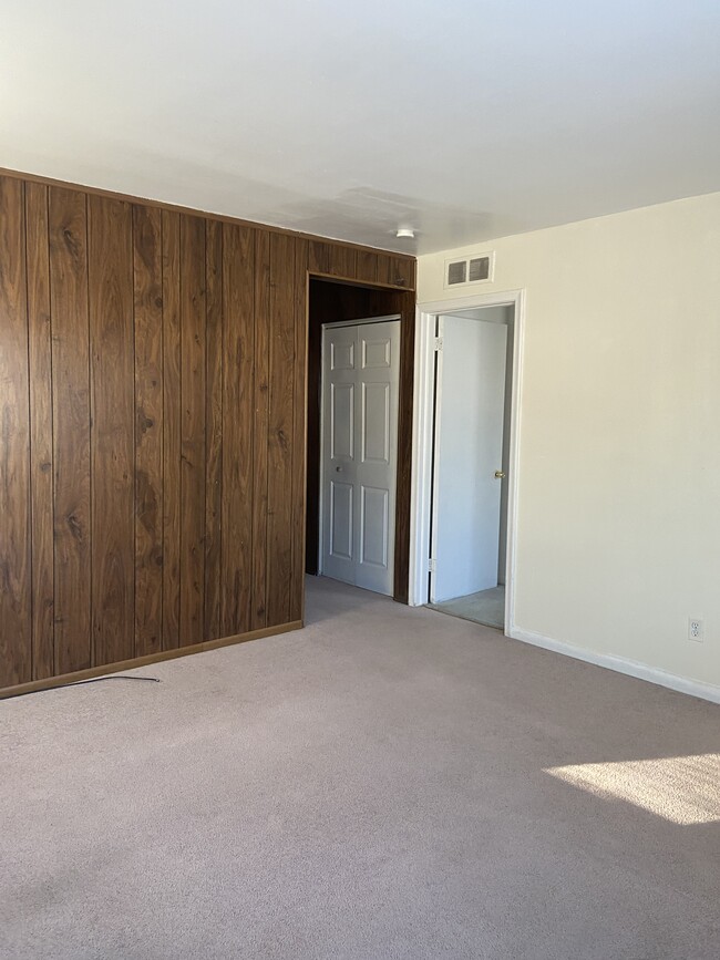 Building Photo - 2010 Capitol Ave