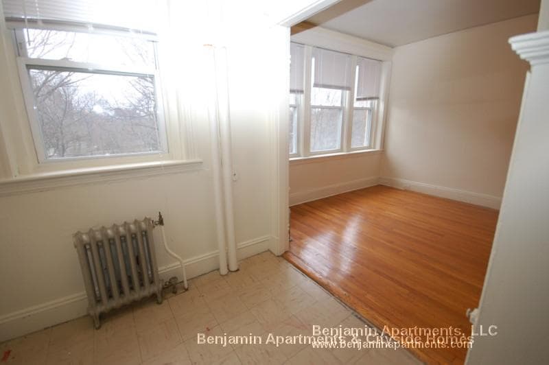 Building Photo - 235 Park Dr