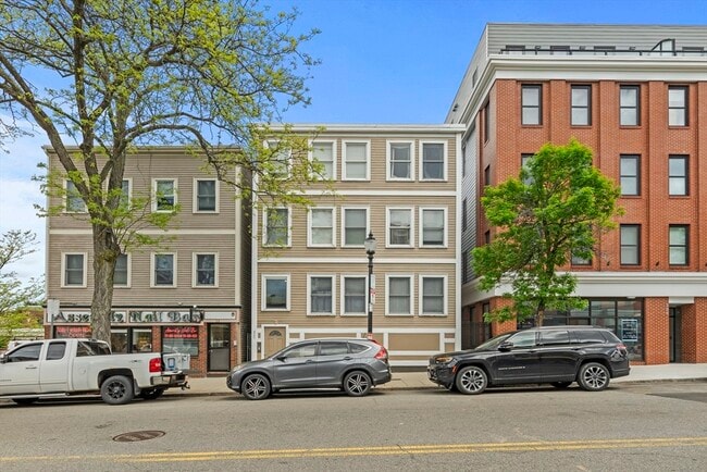 Building Photo - 320 W Broadway