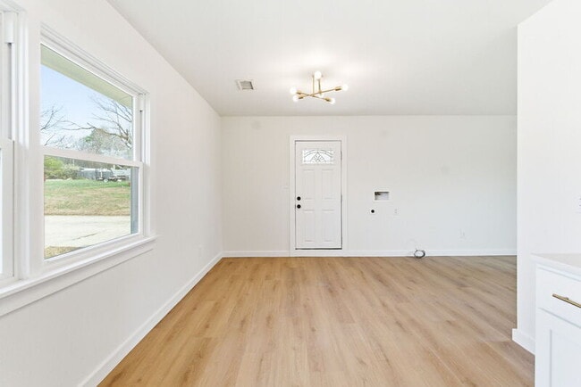 Building Photo - 159 Hazel Dr